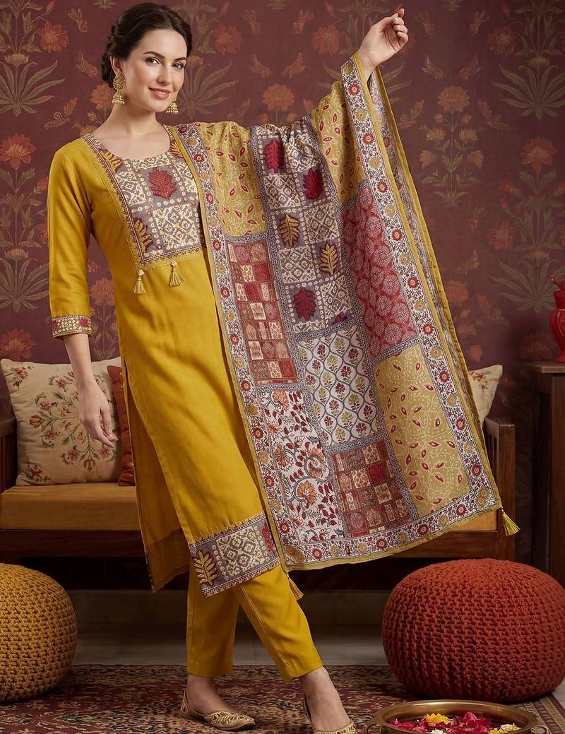 Women Ethnic Motifs Yoke Design Regular Thread Work Kurta with Trousers & With Dupatta