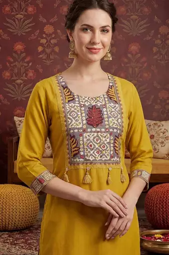 Women Ethnic Motifs Yoke Design Regular Thread Work Kurta with Trousers & With Dupatta