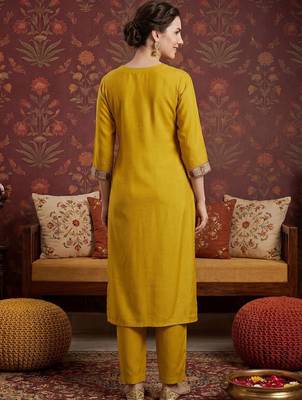 Women Ethnic Motifs Yoke Design Regular Thread Work Kurta with Trousers & With Dupatta 4
