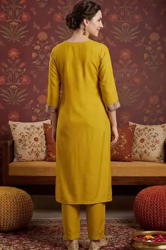 Women Ethnic Motifs Yoke Design Regular Thread Work Kurta with Trousers & With Dupatta