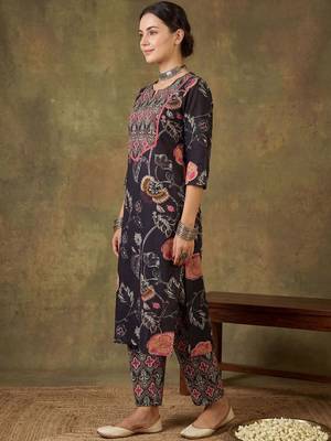 Women Floral Printed Regular Thread Work Pure Cotton Kurta with Trousers 3