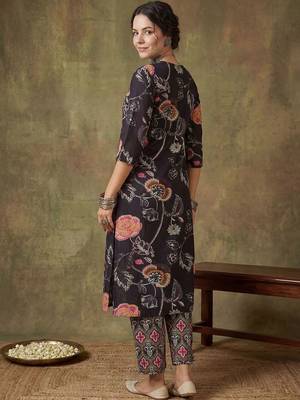 Women Floral Printed Regular Thread Work Pure Cotton Kurta with Trousers 4
