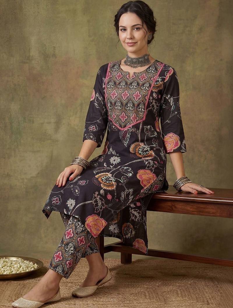 Women Floral Printed Regular Thread Work Pure Cotton Kurta with Trousers