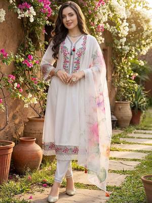 Women Floral Embroidered Regular Thread Work Kurta with Trousers & With Dupatta 1