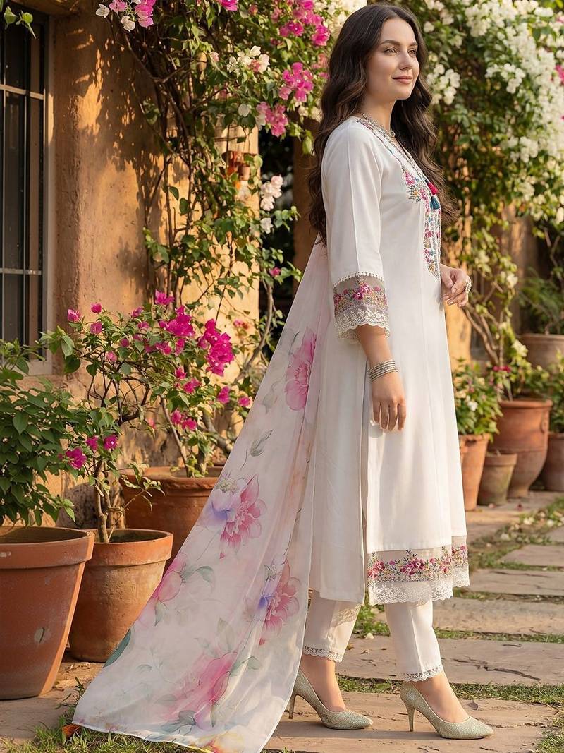 Women Floral Embroidered Regular Thread Work Kurta with Trousers & With Dupatta