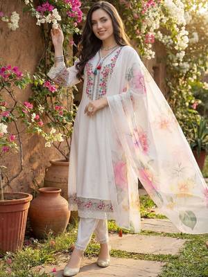 Women Floral Embroidered Regular Thread Work Kurta with Trousers & With Dupatta 4