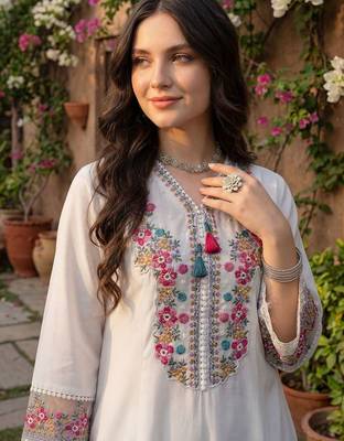Women Floral Embroidered Regular Thread Work Kurta with Trousers & With Dupatta 5