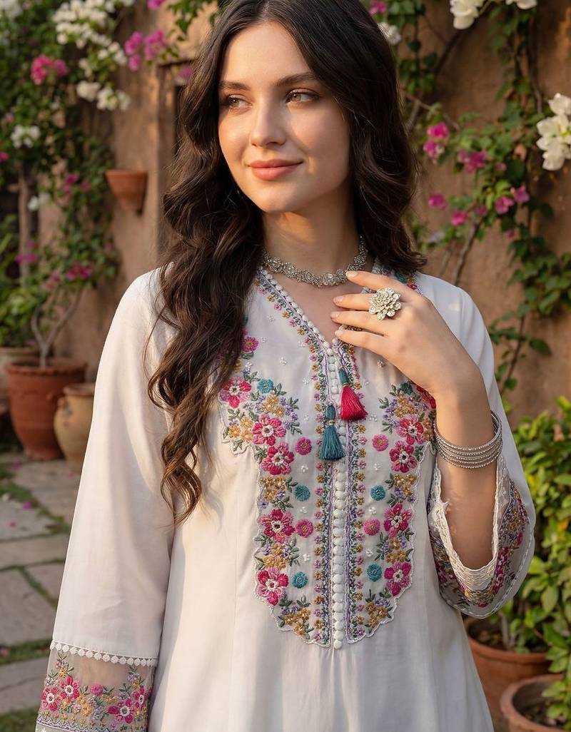 Women Floral Embroidered Regular Thread Work Kurta with Trousers & With Dupatta