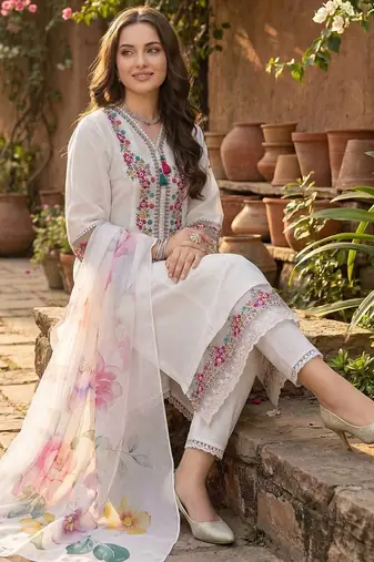 Women Floral Embroidered Regular Thread Work Kurta with Trousers & With Dupatta