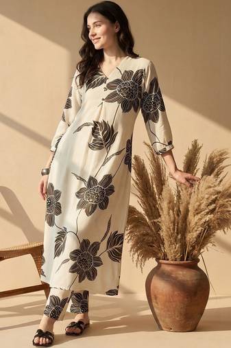 Women Floral Printed Regular Kurta with Trousers