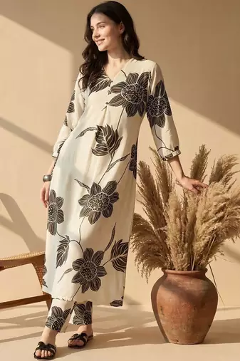 Women Floral Printed Regular Kurta with Trousers