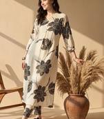 Women Floral Printed Regular Kurta with Trousers