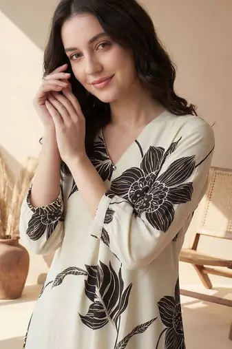 Women Floral Printed Regular Kurta with Trousers