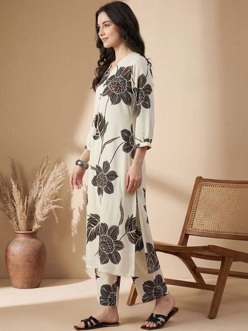Women Floral Printed Regular Kurta with Trousers