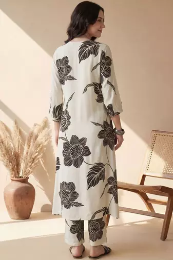 Women Floral Printed Regular Kurta with Trousers
