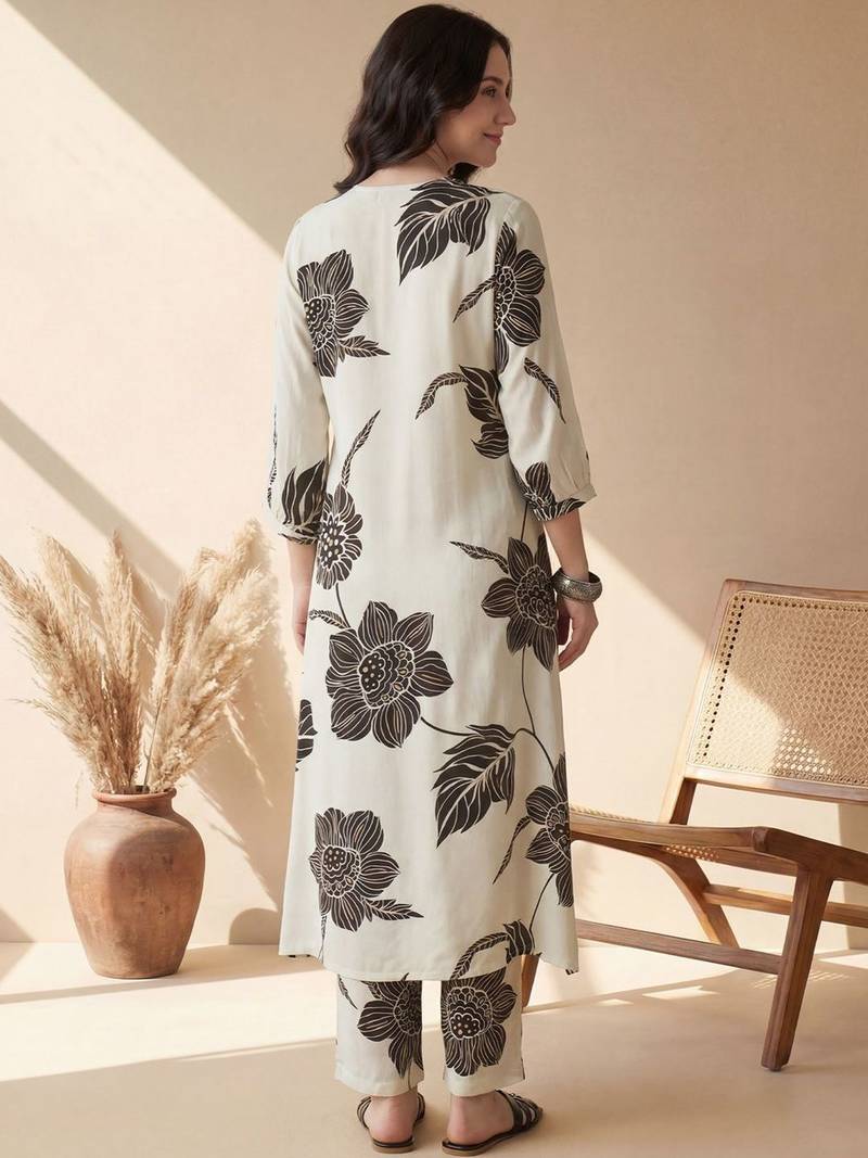 Women Floral Printed Regular Kurta with Trousers
