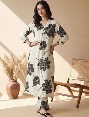 Women Floral Printed Regular Kurta with Trousers 6