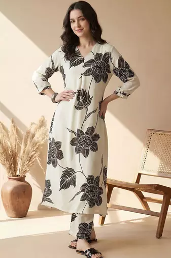 Women Floral Printed Regular Kurta with Trousers