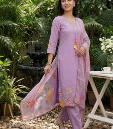 Women Floral Embroidered Regular Thread Work Kurta with Trousers & With Dupatta