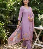 Women Floral Embroidered Regular Thread Work Kurta with Trousers & With Dupatta