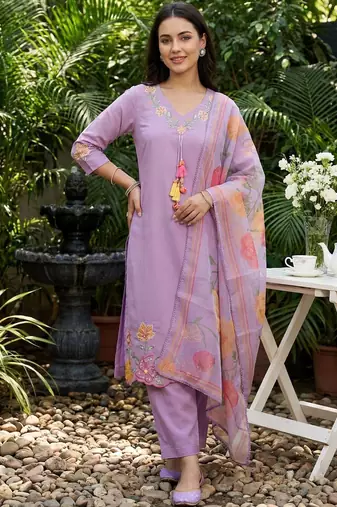 Women Floral Embroidered Regular Thread Work Kurta with Trousers & With Dupatta