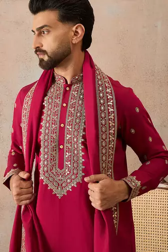 Mens pink silk blend solid embroidered kurta with dupatta