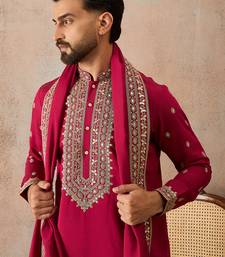Mens pink silk blend solid embroidered kurta with dupatta