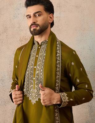 Mens green silk blend solid embroidered kurta with dupatta 1