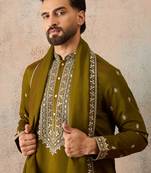 Mens green silk blend solid embroidered kurta with dupatta