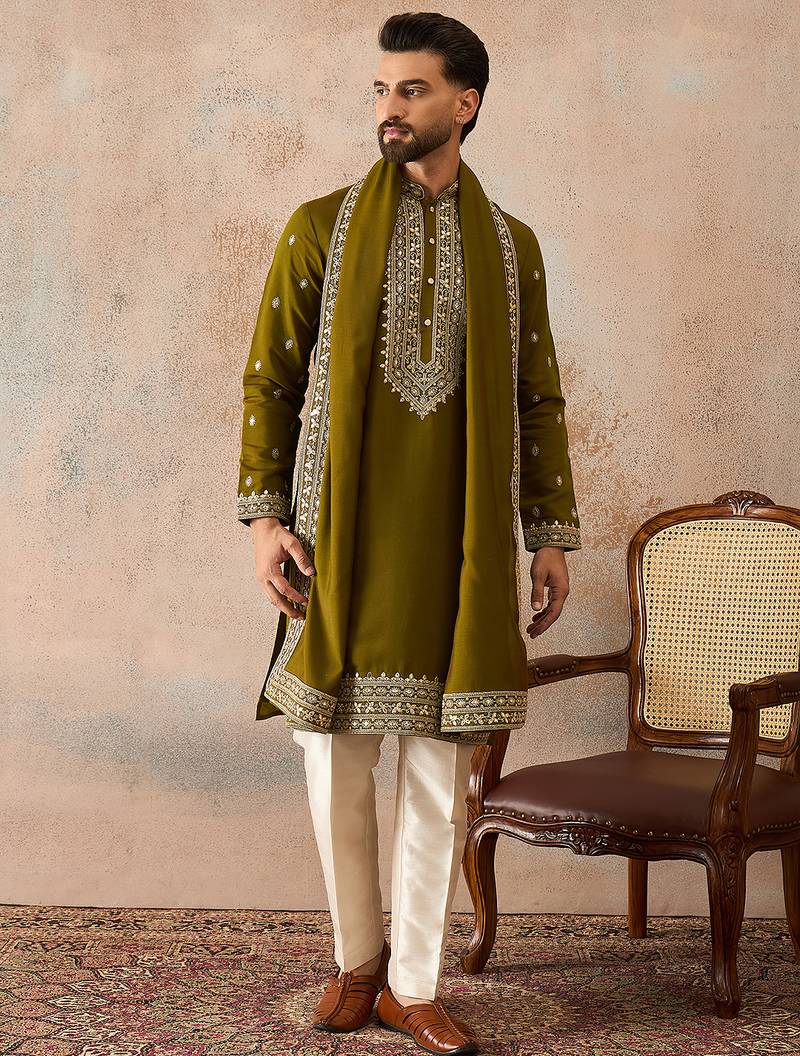 Mens green silk blend solid embroidered kurta with dupatta