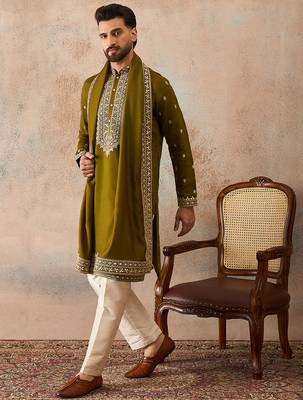 Mens green silk blend solid embroidered kurta with dupatta 3