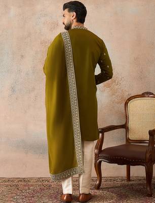 Mens green silk blend solid embroidered kurta with dupatta 4