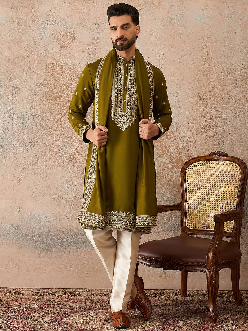 Mens green silk blend solid embroidered kurta with dupatta