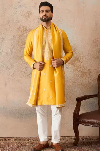 Mens yellow silk blend solid embroidered kurta with dupatta