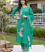 Women Floral Printed Regular Beads and Stones Kurta with Trousers & With Dupatta