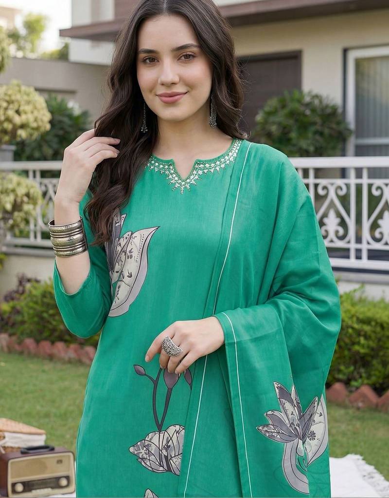Women Floral Printed Regular Beads and Stones Kurta with Trousers & With Dupatta