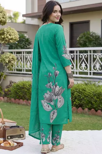 Women Floral Printed Regular Beads and Stones Kurta with Trousers & With Dupatta