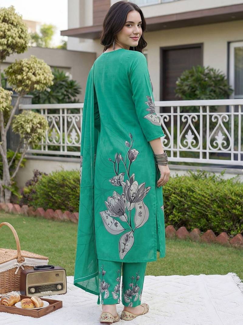 Women Floral Printed Regular Beads and Stones Kurta with Trousers & With Dupatta