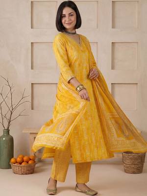 Women Printed Regular Chanderi Silk Kurta with Trousers & With Dupatta 2