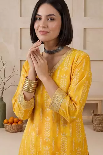 Women Printed Regular Chanderi Silk Kurta with Trousers & With Dupatta