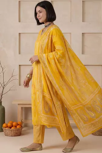 Women Printed Regular Chanderi Silk Kurta with Trousers & With Dupatta