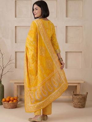 Women Printed Regular Chanderi Silk Kurta with Trousers & With Dupatta 6
