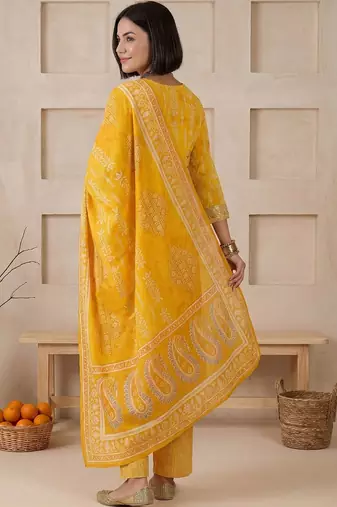Women Printed Regular Chanderi Silk Kurta with Trousers & With Dupatta