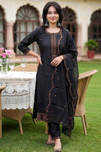 Women Ethnic Motifs Embroidered Regular Thread Work Kurta with Trousers & With Dupatta