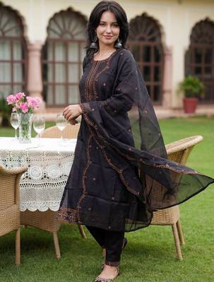 Women Ethnic Motifs Embroidered Regular Thread Work Kurta with Trousers & With Dupatta 2