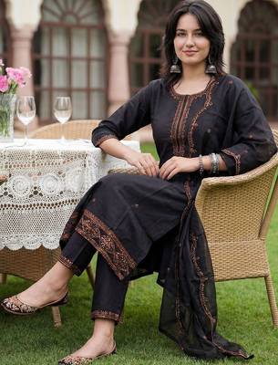 Women Ethnic Motifs Embroidered Regular Thread Work Kurta with Trousers & With Dupatta 4