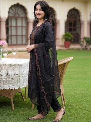 Women Ethnic Motifs Embroidered Regular Thread Work Kurta with Trousers & With Dupatta 5