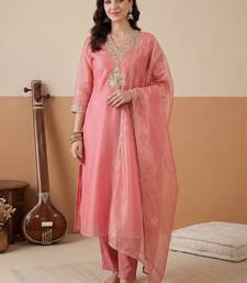 Women Ethnic Motifs Embroidered Regular Kurta with Trousers & With Dupatta