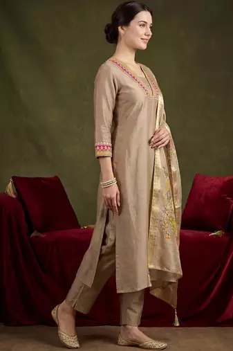 Women Ethnic Motifs Embroidered Regular Raw Silk Kurta with Trousers & With Dupatta
