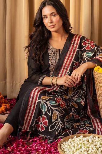 Women Ethnic Motifs Embroidered Regular Sequinned Kurta with Trousers & With Dupatta
